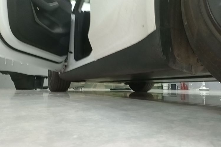 Tesla Model Y 2025 car image #27
