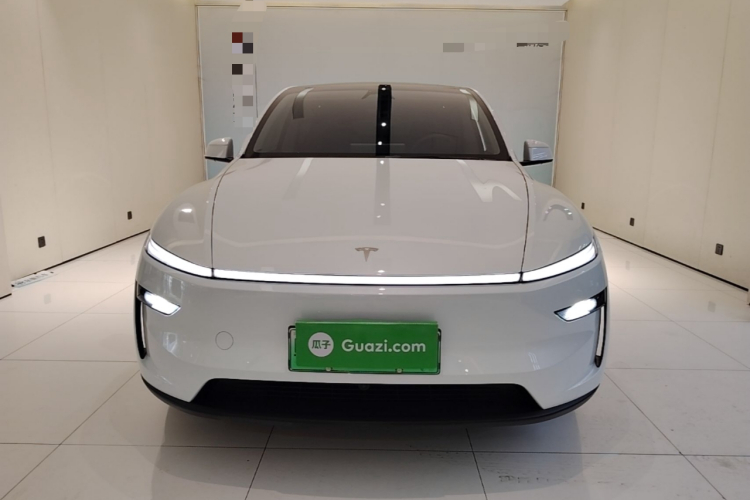 Tesla Model Y 2025 #3 Tesla Model Y 2025 car image #3