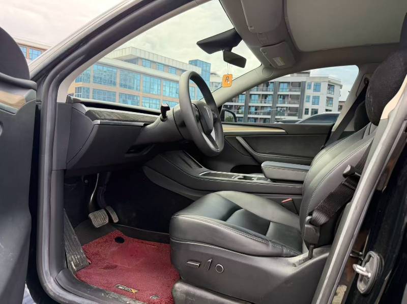 Tesla Model Y 2023 car image #4