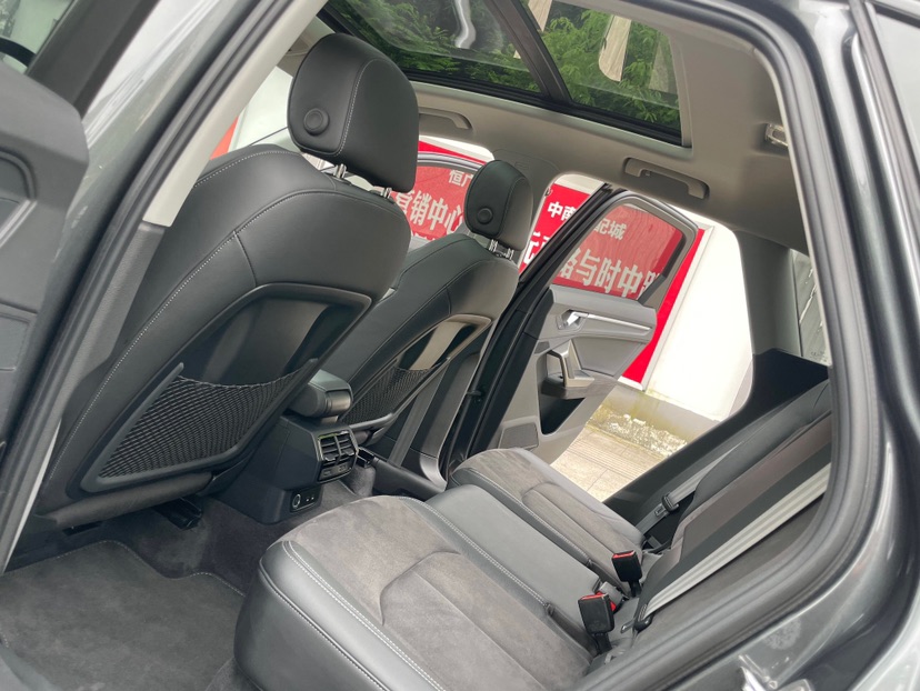 Audi Q3 2023 car image #7