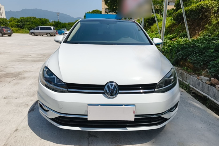 Volkswagen Golf 2019 car image #3