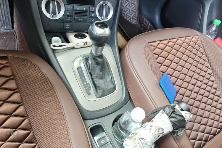 Audi Q3 2015 car image #16