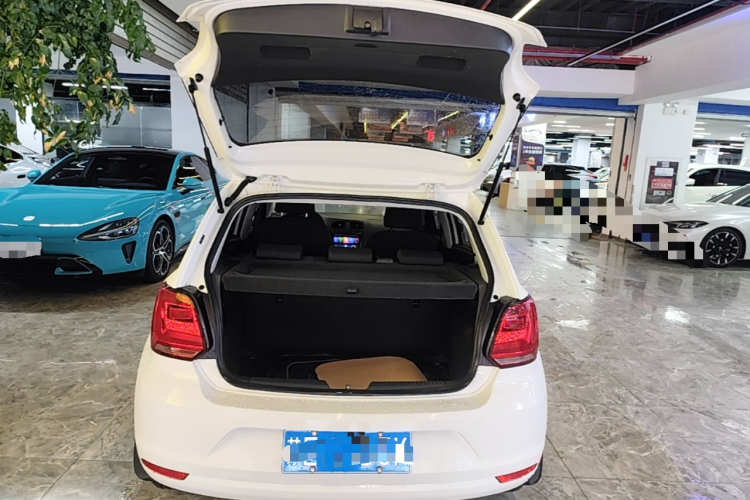 Volkswagen Polo 2017 car image #19