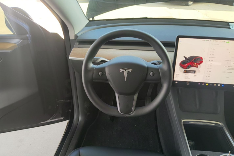 Tesla Model Y 2023 #11 Tesla Model Y 2023 car image #11