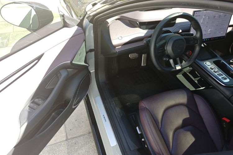 MI SU7 2025 immagine di auto #12
