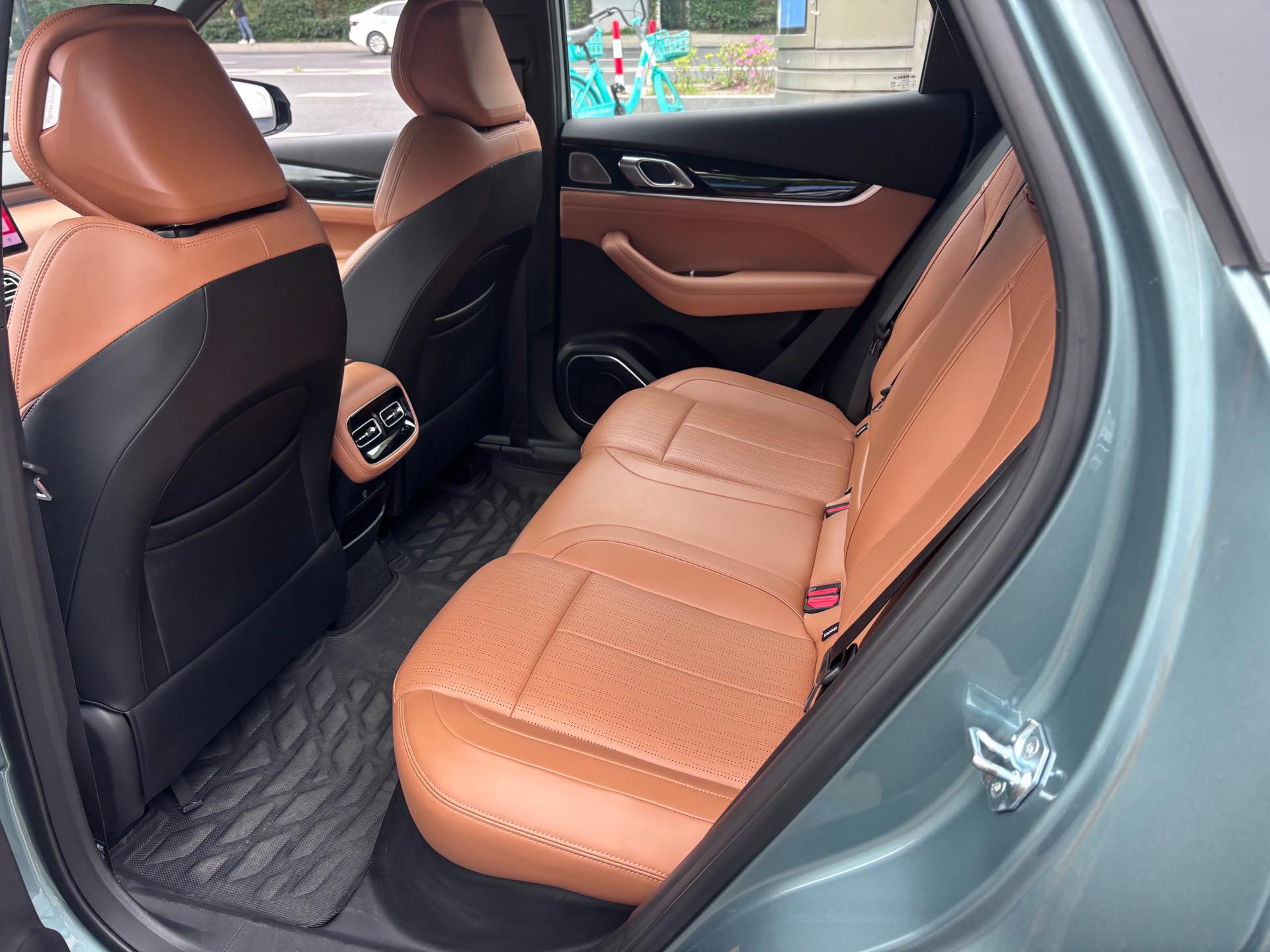 GEELY Boyue L 2025 car image #3