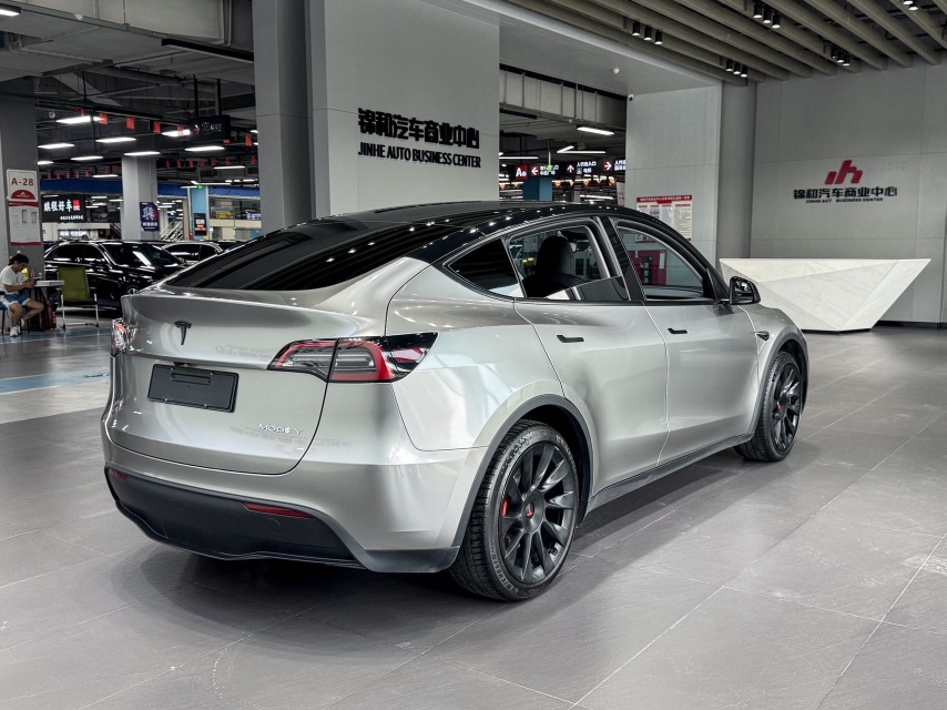 Tesla Model Y 2024 #6 Tesla Model Y 2024 car image #6