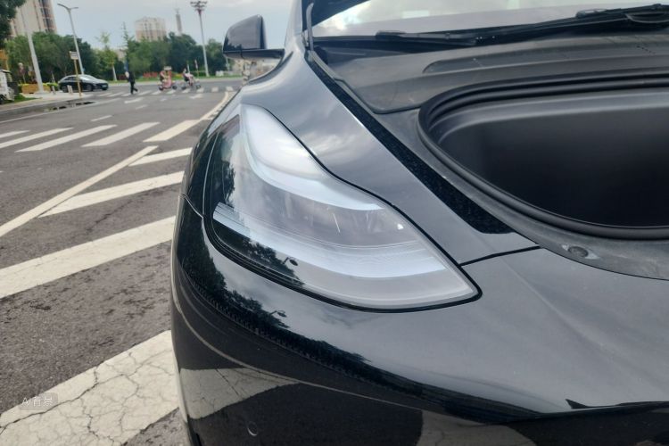 Tesla Model Y 2023 #8 Tesla Model Y 2023 car image #8