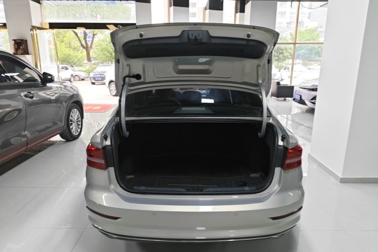 Volkswagen Lavida 2018 car image #19