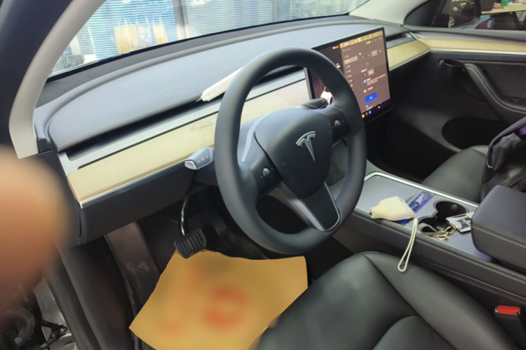 Tesla Model Y 2023 #11 Tesla Model Y 2023 car image #11