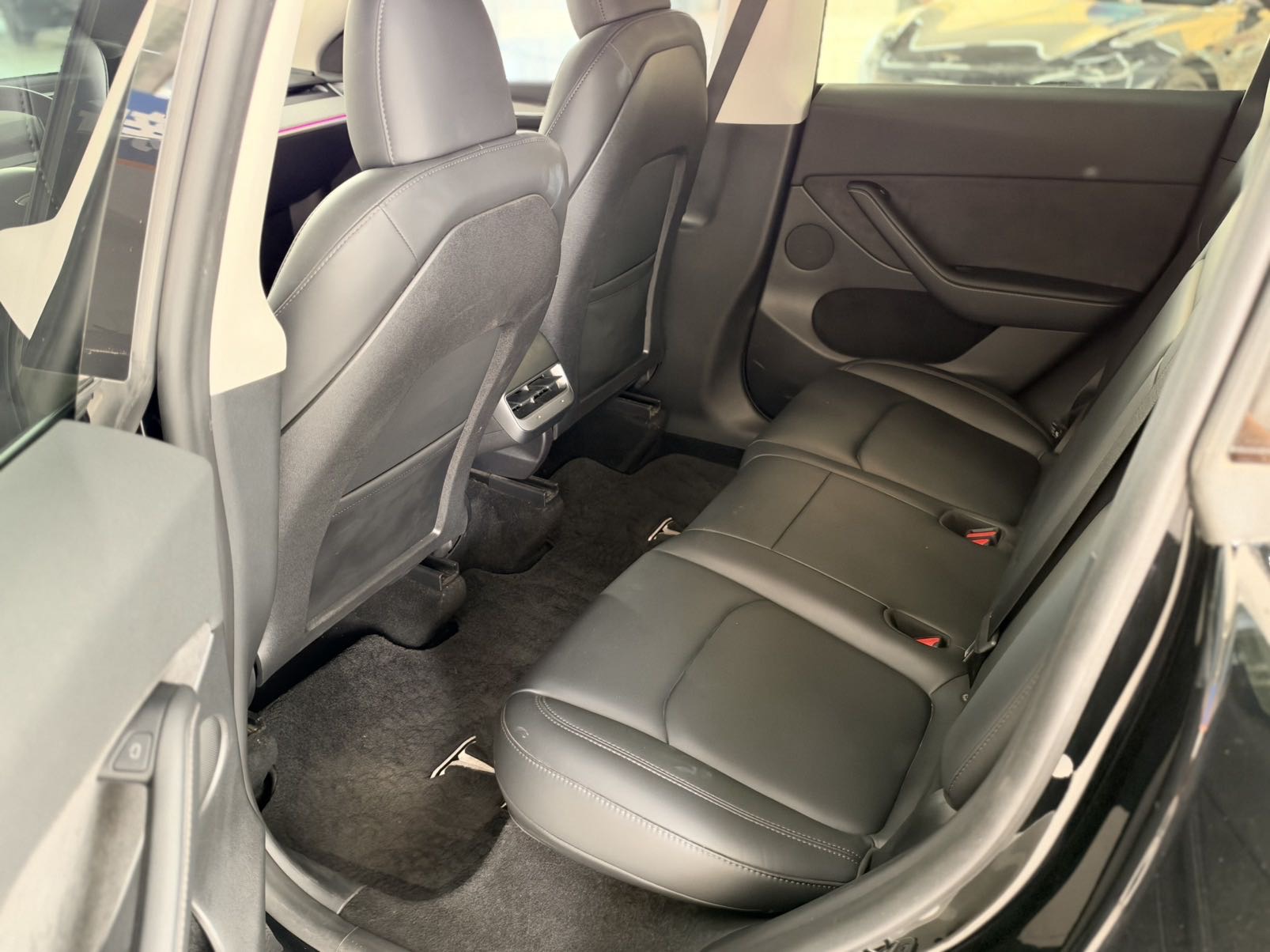 Tesla Model Y 2023 car image #8