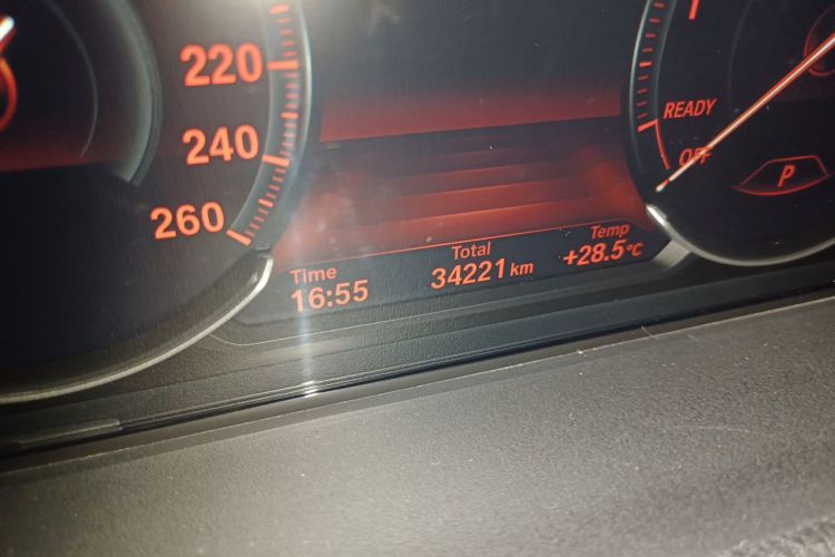 BMW 3 Series 2019 car image #8