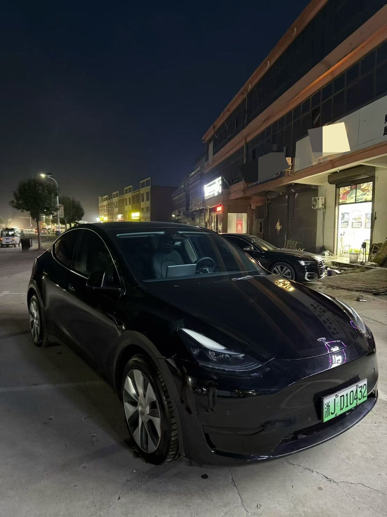 Tesla Model Y 2023 car image #2