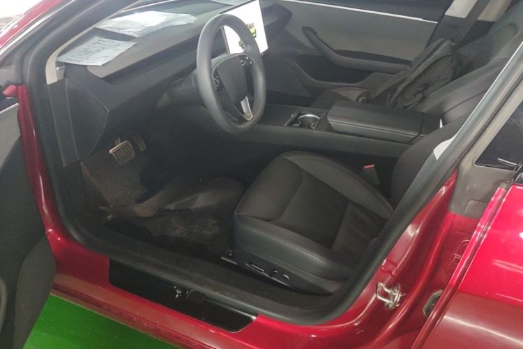 Tesla Model 3 2023 car image #16