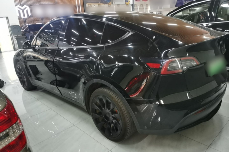 Tesla Model Y 2023 #5 Tesla Model Y 2023 car image #5