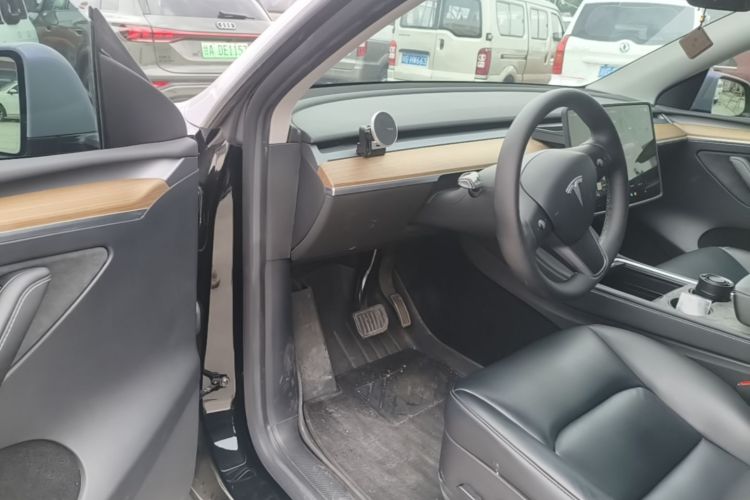 Tesla Model Y 2022 immagine di auto #16