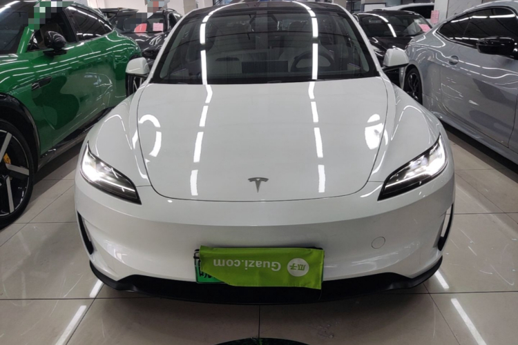 Tesla Model 3 2024 immagine di auto #3