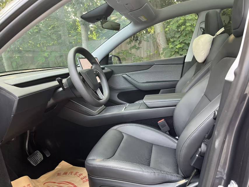 Tesla Model Y 2025 #9 Tesla Model Y 2025 car image #9