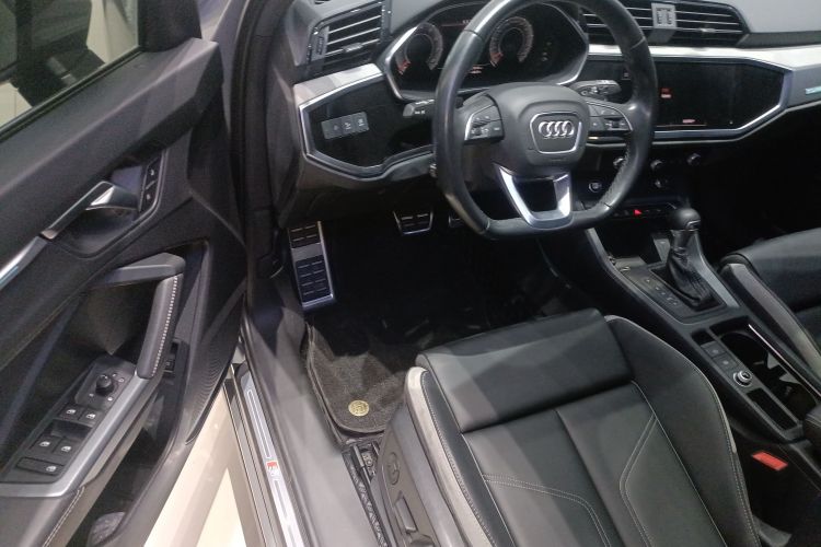 Audi Q3 2024 immagine di auto #12
