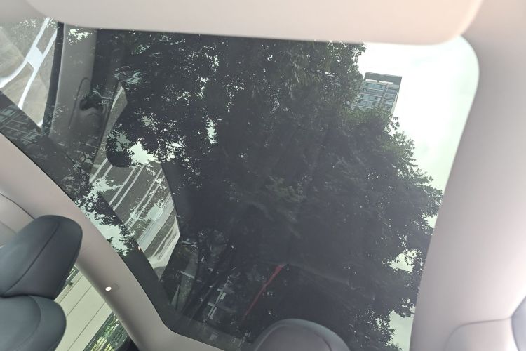 Tesla Model Y 2022 car image #16