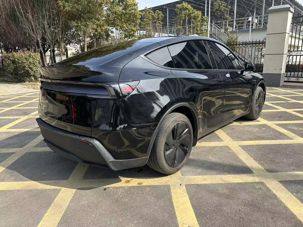 Tesla Model Y 2025 #5 Tesla Model Y 2025 car image #5