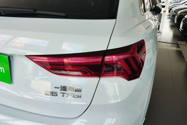 Audi Q3 2023 car image #8