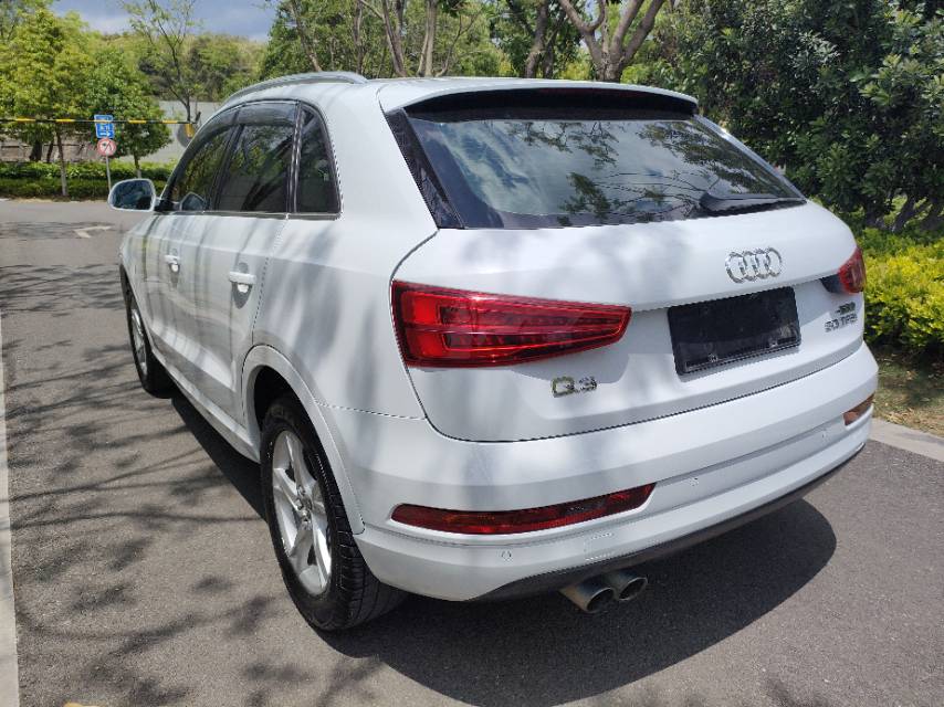 Audi Q3 2019 car image #8
