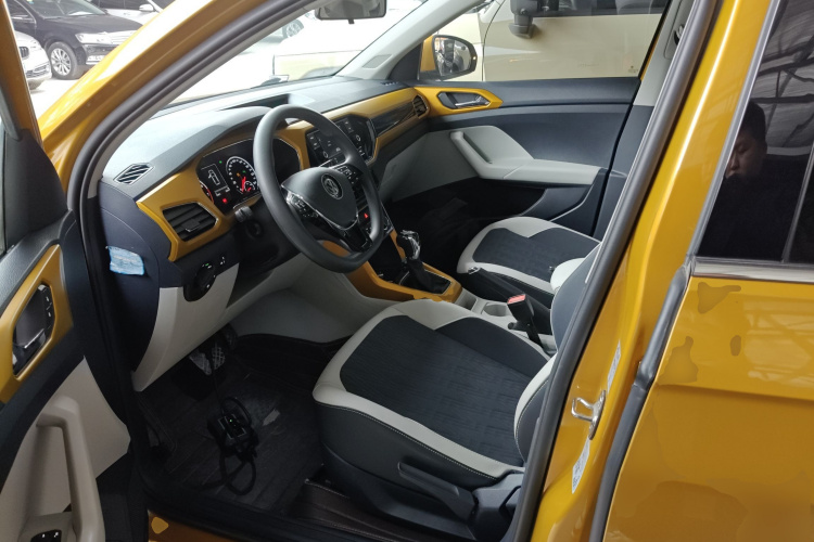 Volkswagen T-Cross 2020 immagine di auto #15