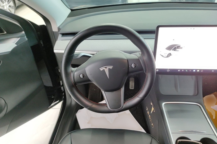 Tesla Model Y 2023 #11 Tesla Model Y 2023 car image #11