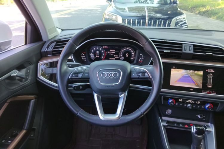 Audi Q3 2020 immagine di auto #15