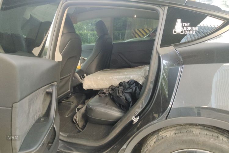 Tesla Model Y 2024 car image #19
