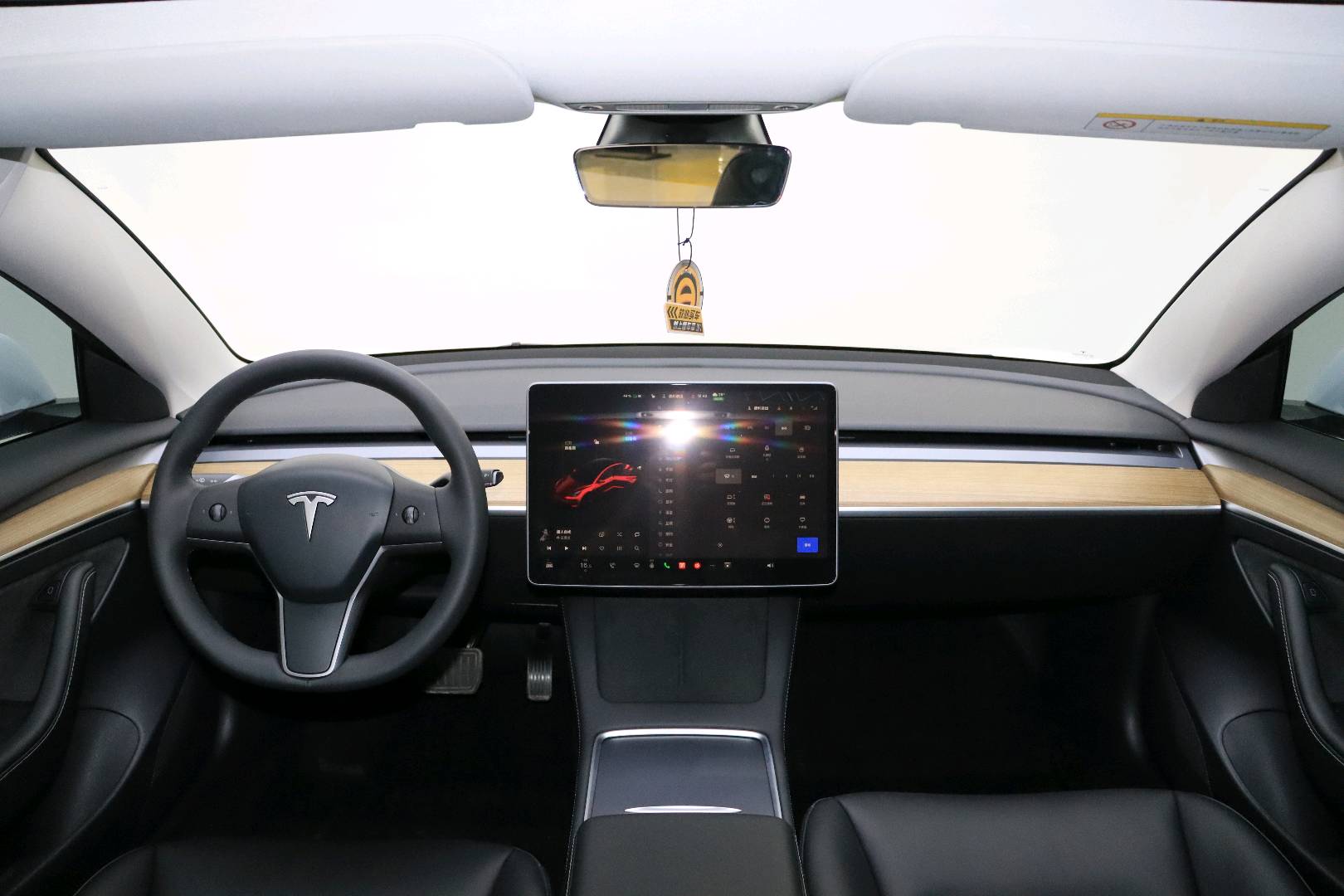 Tesla Model 3 2023 car image #8