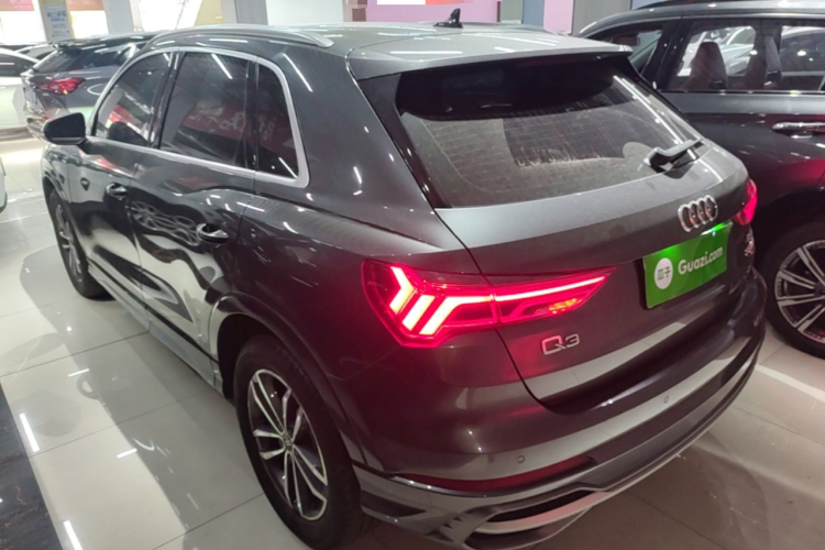 Audi Q3 2023 car image #5