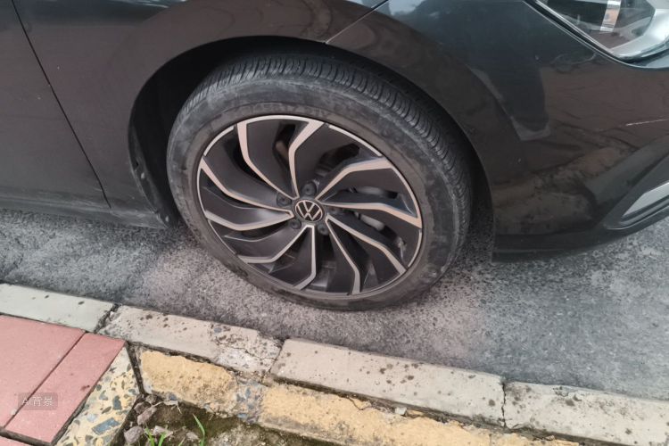 Volkswagen Golf 2021 car image #9