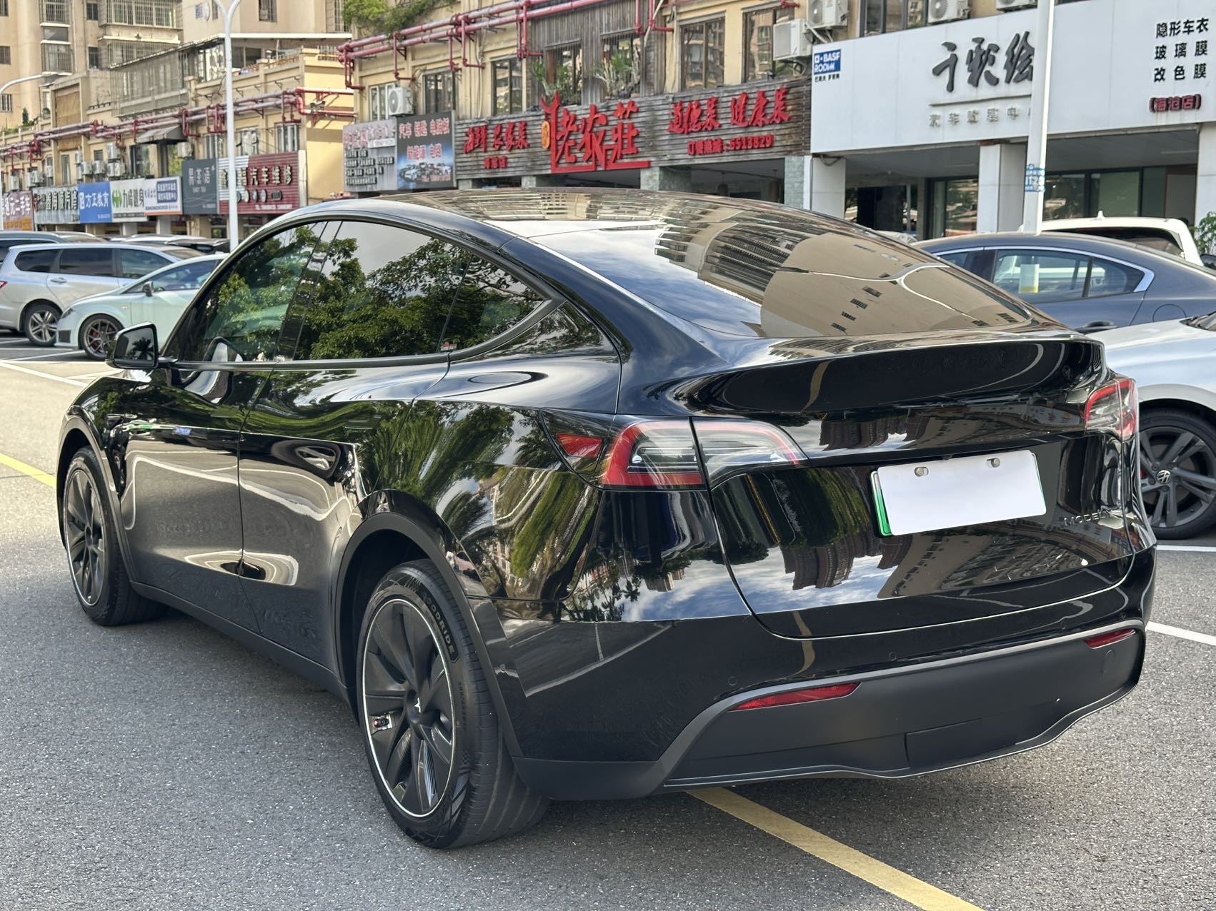Tesla Model Y 2021 #4 Tesla Model Y 2021 car image #4