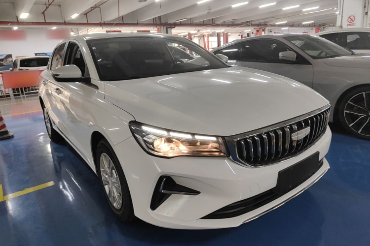 GEELY Emgrand 2025 #4 GEELY Emgrand 2025 car image #4
