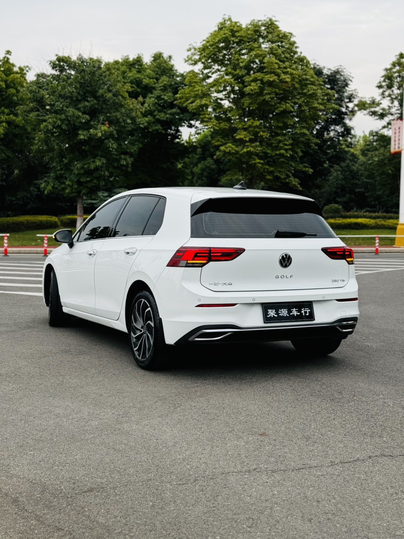 Volkswagen Golf 2022 car image #9