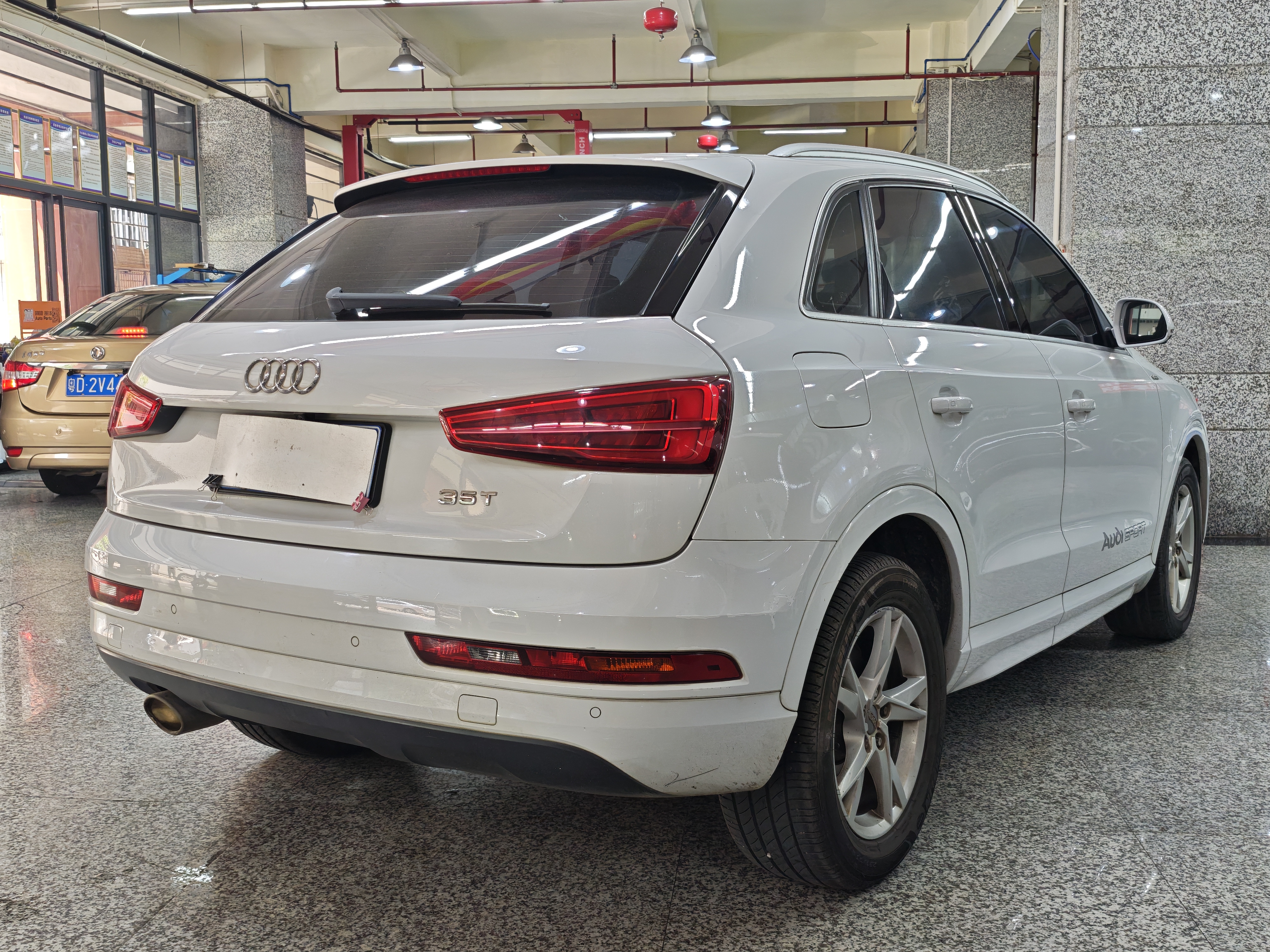 Audi Q3 2018 immagine di auto #9