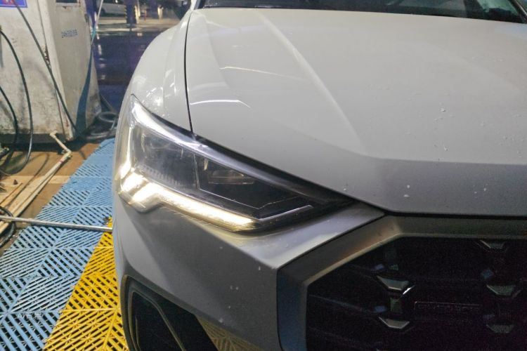 Audi Q3 2021 car image #8