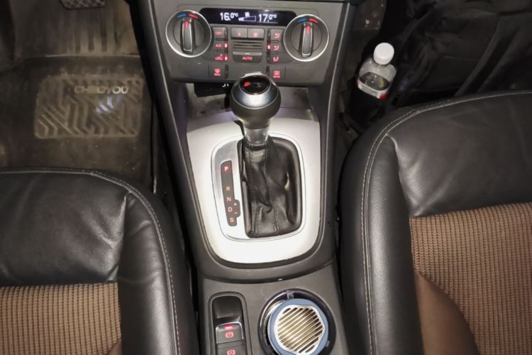 Audi Q3 2018 car image #14