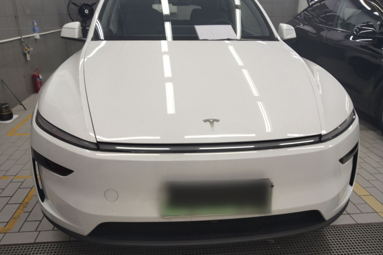 Tesla Model Y 2025 #3 Tesla Model Y 2025 car image #3