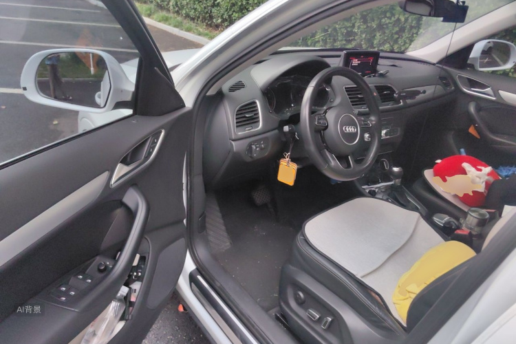 Audi Q3 2016 car image #18