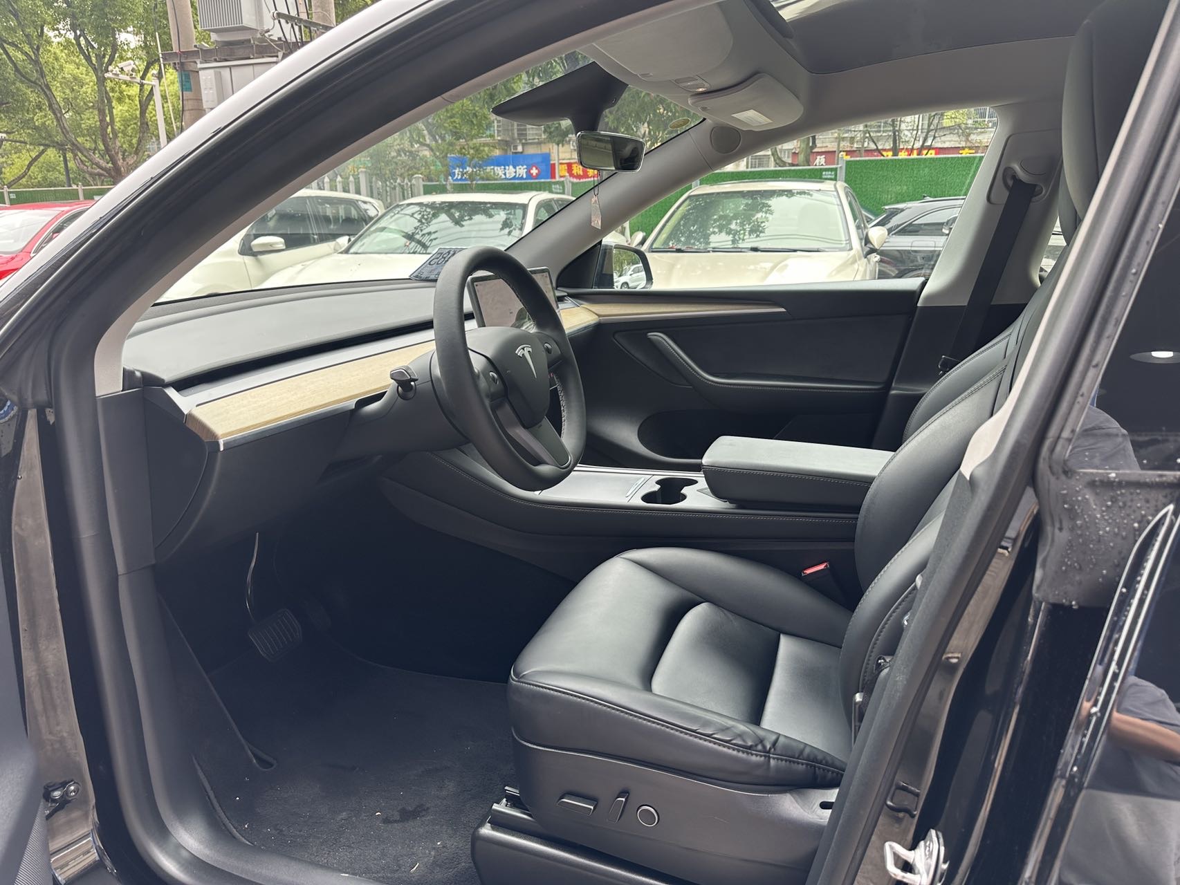Tesla Model Y 2023 #6 Tesla Model Y 2023 car image #6