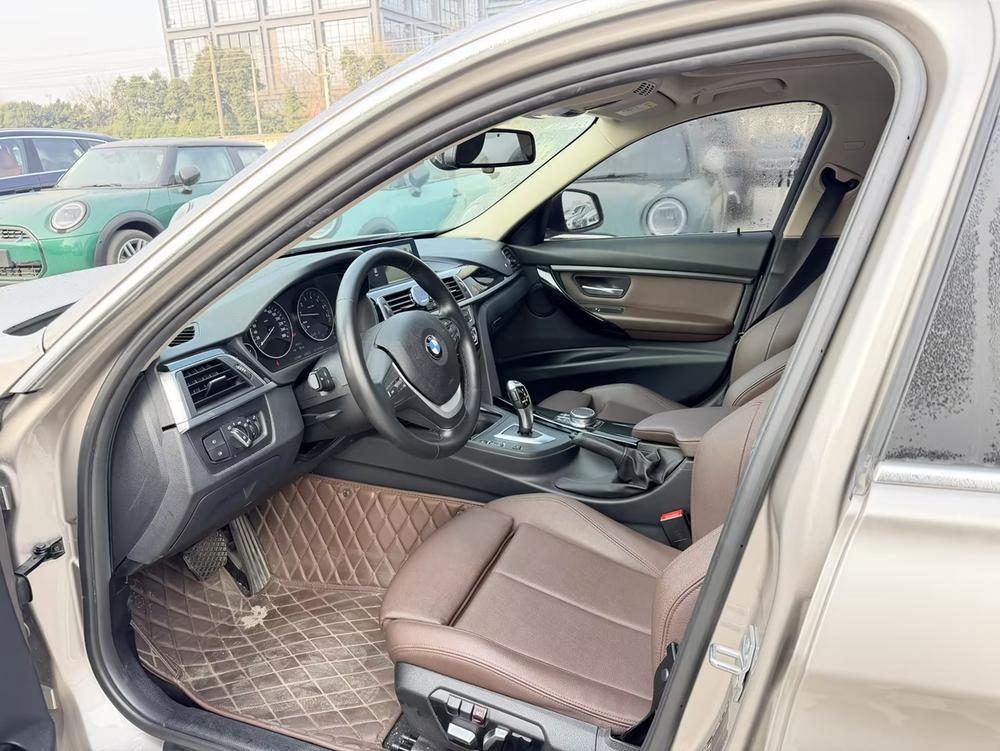 BMW 3 Series 2019 car image #9