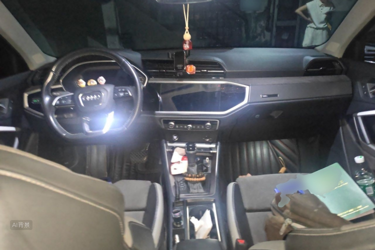 Audi Q3 2020 car image #11
