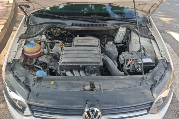 Volkswagen Polo 2015 car image #20