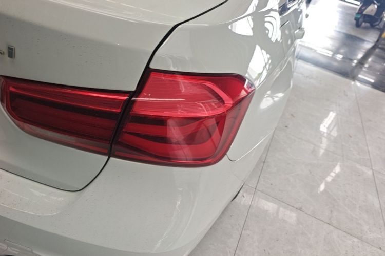 BMW 3 Series 2018 #8 BMW 3 Series 2018 car image #8