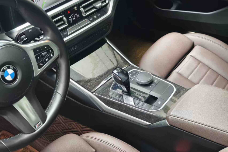 BMW 3 Series 2020 car image #17