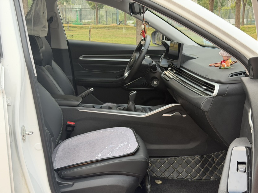 GEELY Emgrand 2024 صورة سيارة #8
