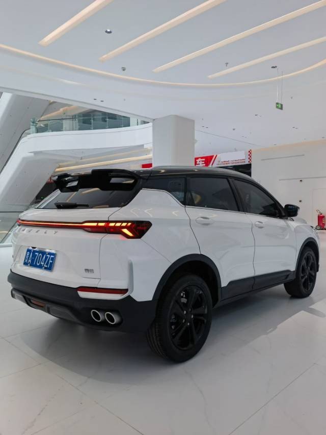 GEELY Coolray 2025 #9 GEELY Coolray 2025 car image #9
